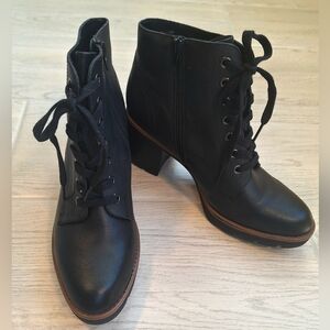 Naturalizer Madalynn Women's Black Lace Up Lug Sole Ankle Combat Boots Size 10